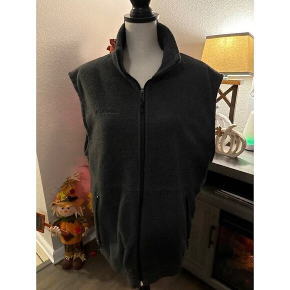 Columbia mens size Large‎ zip up vest